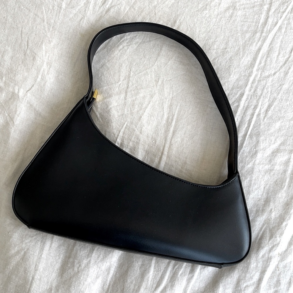 Black shoulder bag